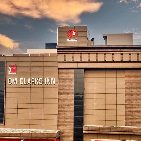 Om Clarks Inn Raebareli Kültér fotó