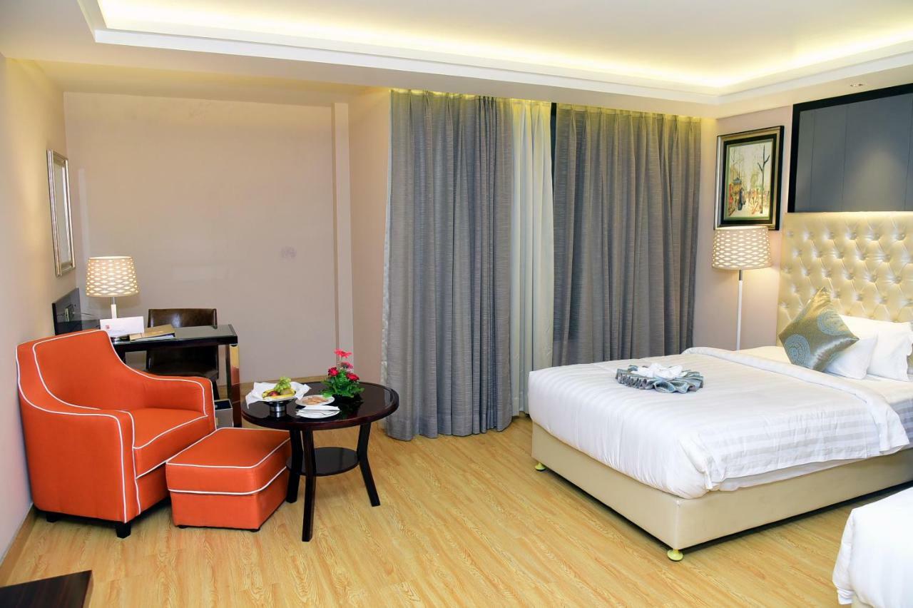 Om Clarks Inn Raebareli Kültér fotó