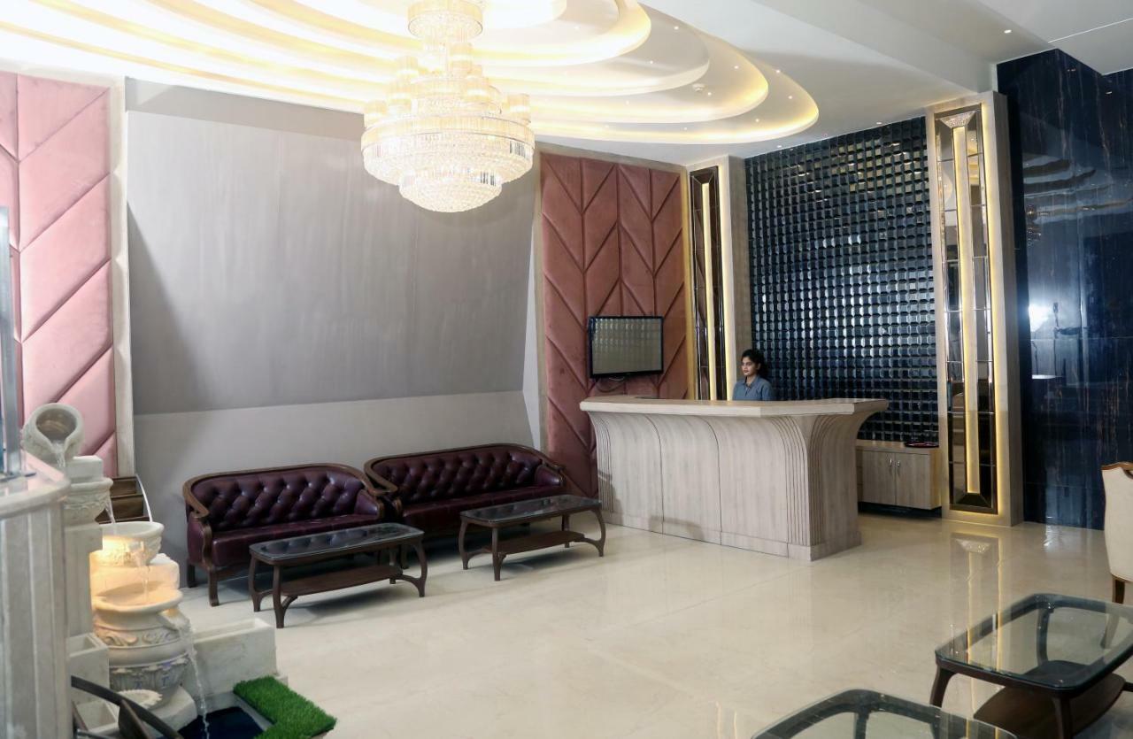 Om Clarks Inn Raebareli Kültér fotó